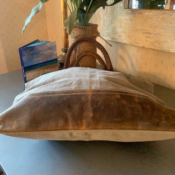 THE WINSTON, Authentic HANDMADE Zippered Handbag from THE BARREL SHACK. Clean. - Picture 3 of 7